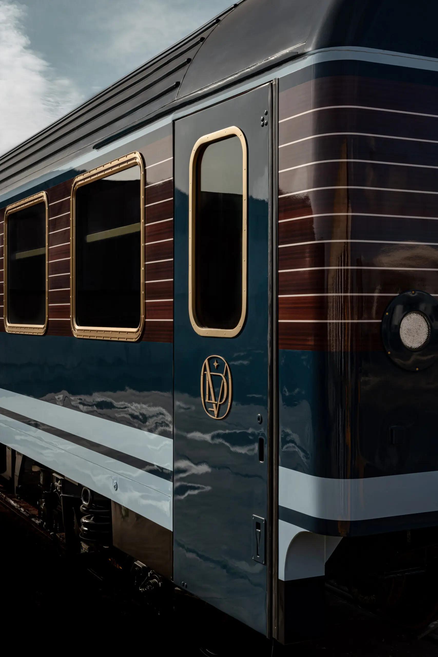 The history of La Dolce Vita Orient Express: the new icon of Italian luxury with a designer signature