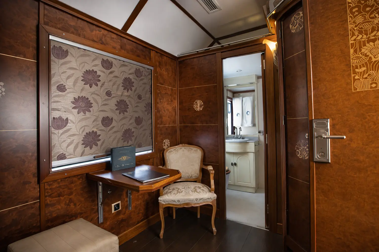 Deluxe Suite - Image 5