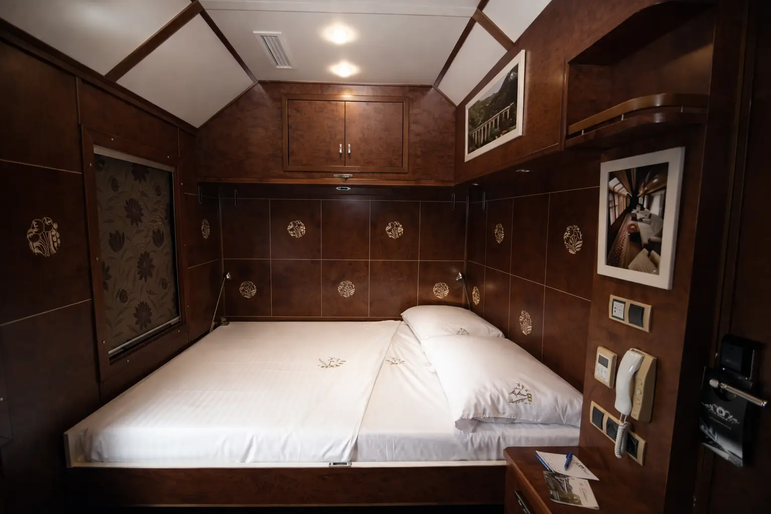 Deluxe Suite - Image 8