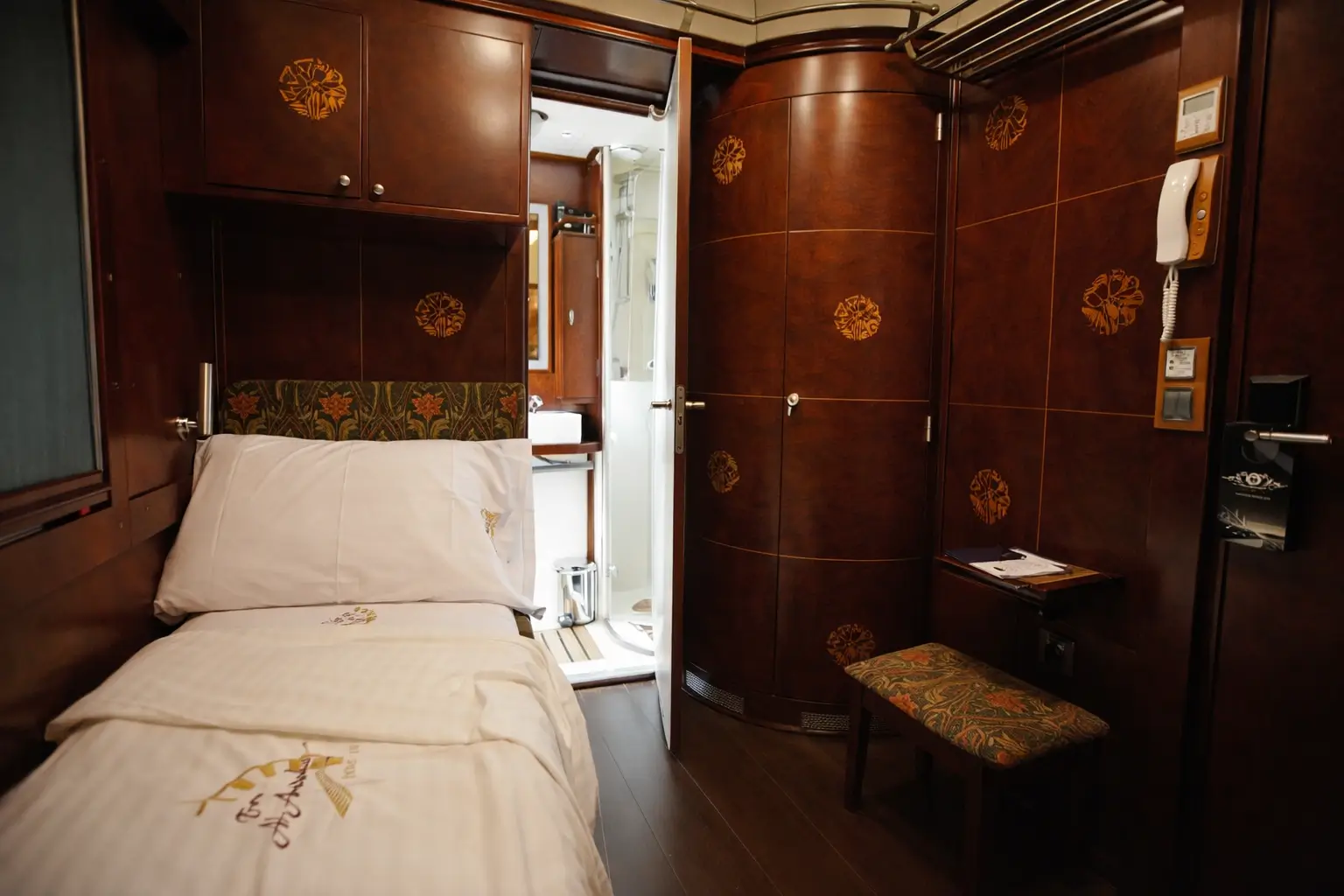 Grand Class Cabin - Image 4