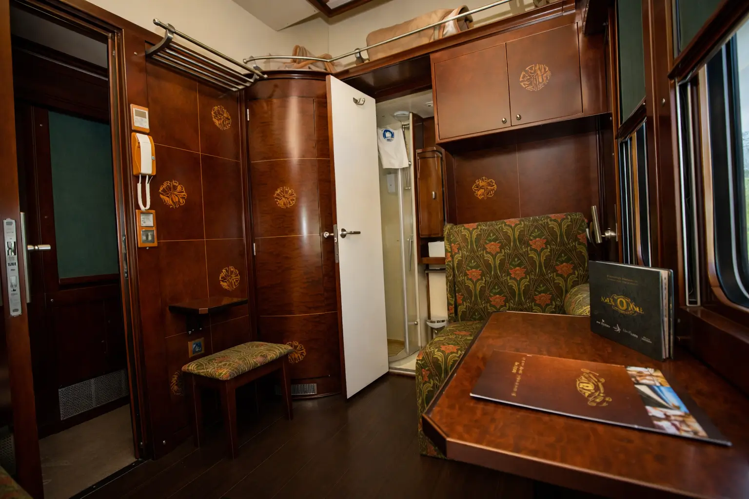 Grand Class Cabin - Image 7