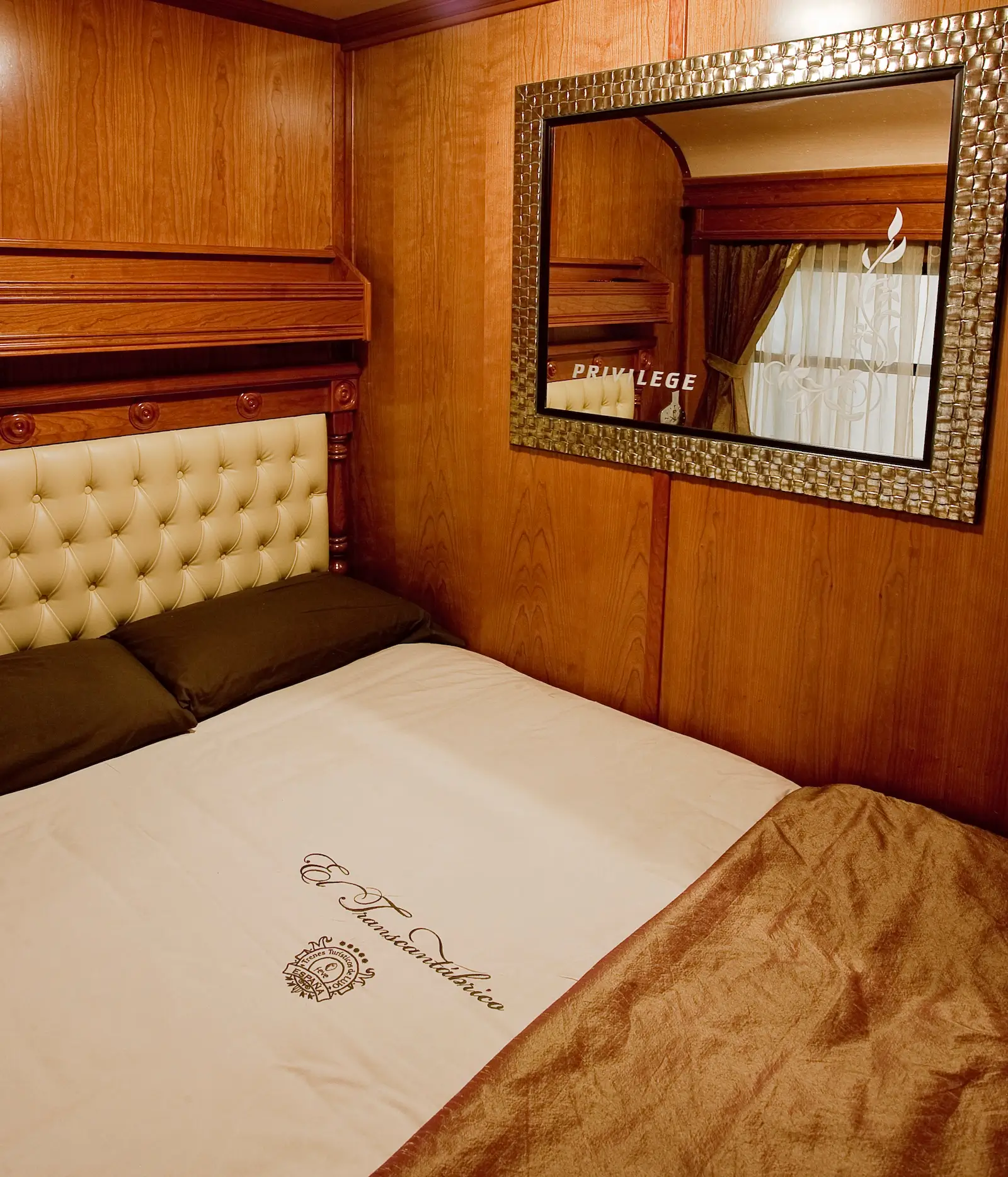 Deluxe Suite - Image 4