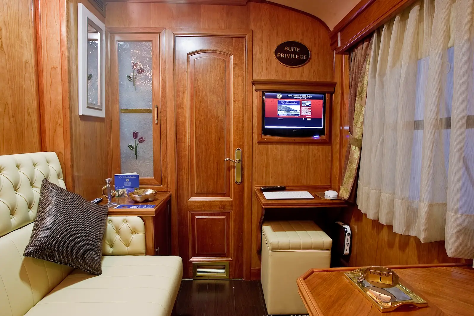 Deluxe Suite - Image 2