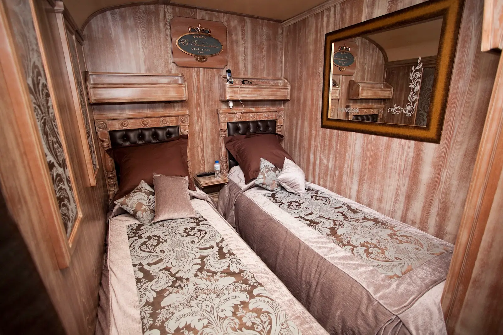 Deluxe Suite - Image 5