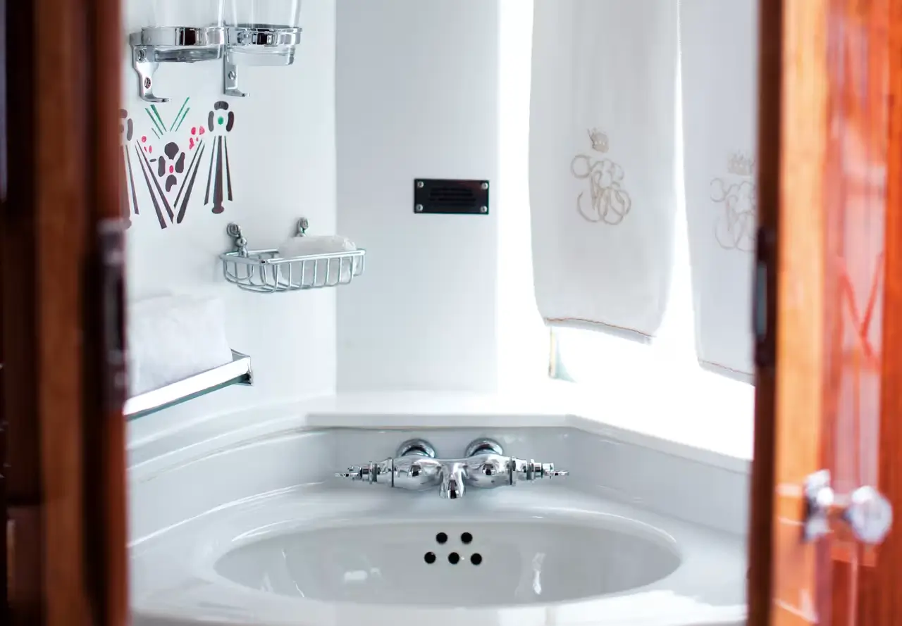 Historic Cabin - Image 4